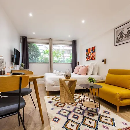 - Sacre Coeur Apartment *