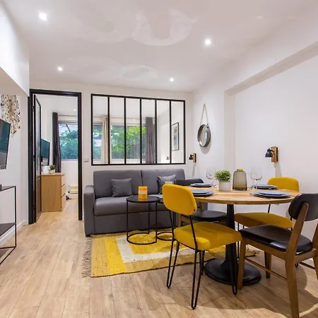 - Sacre Coeur Apartment